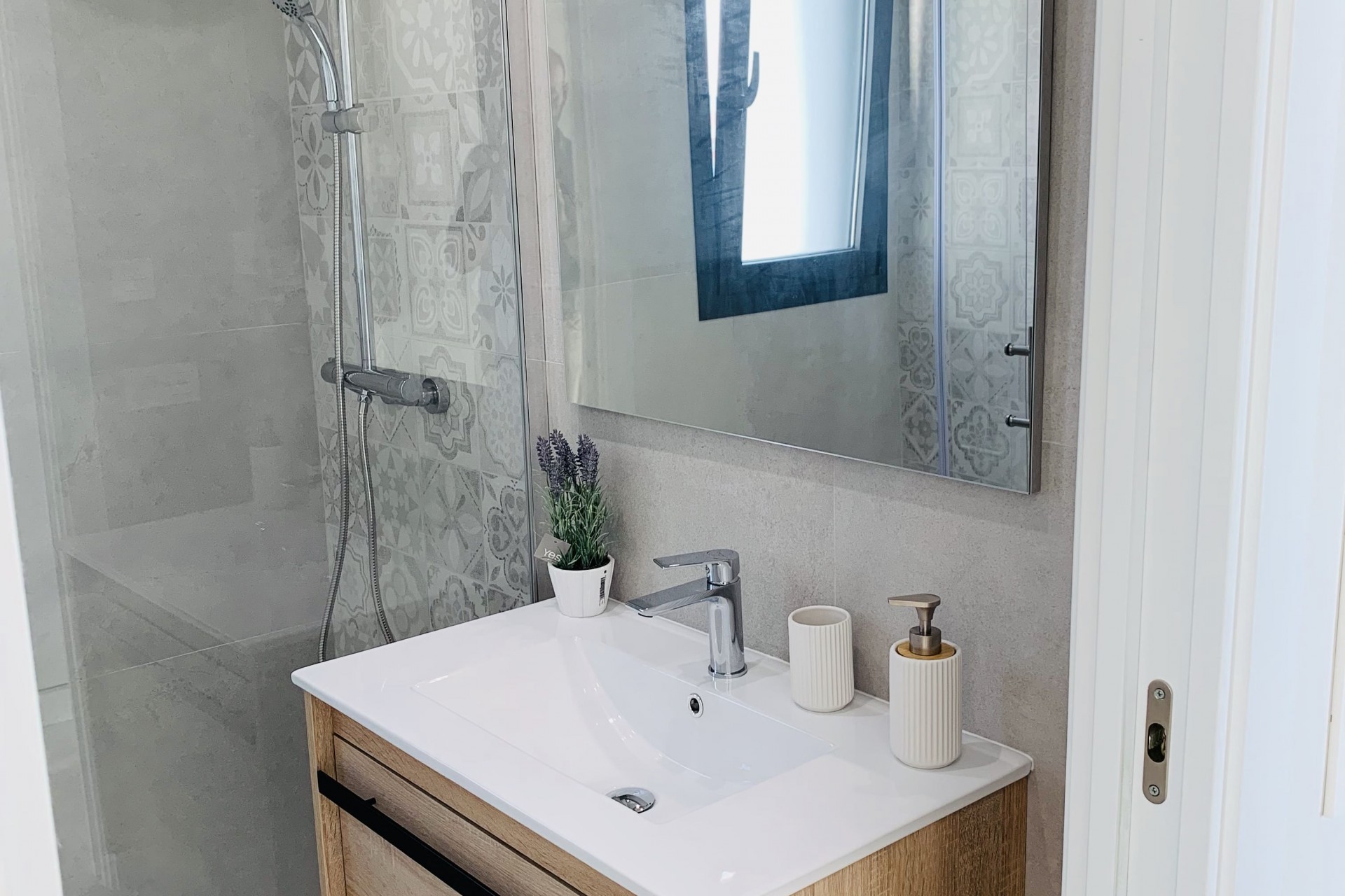 Neue Gebäude - terraced house - Daya Nueva