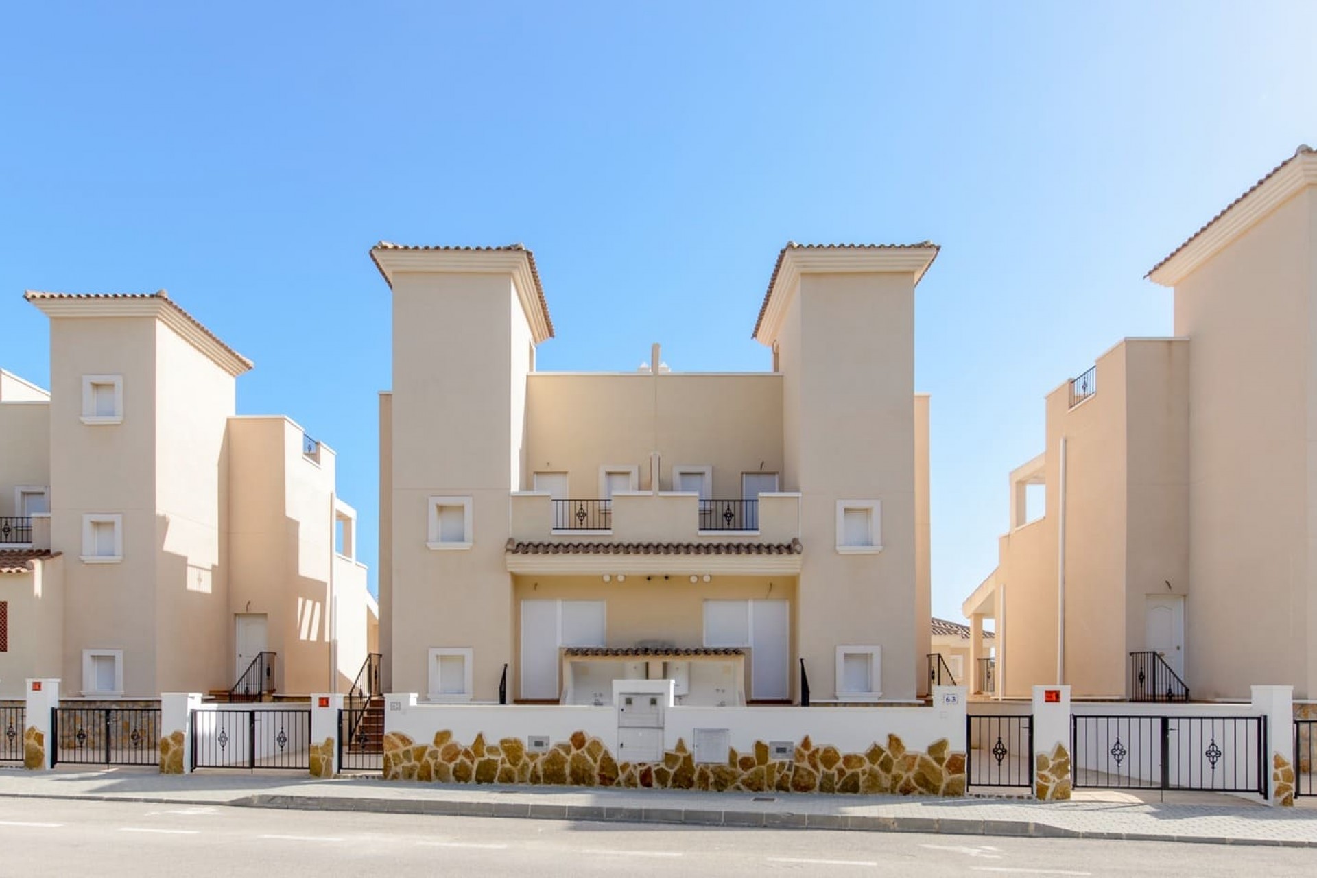 Neue Gebäude - terraced house - San Miguel de Salinas