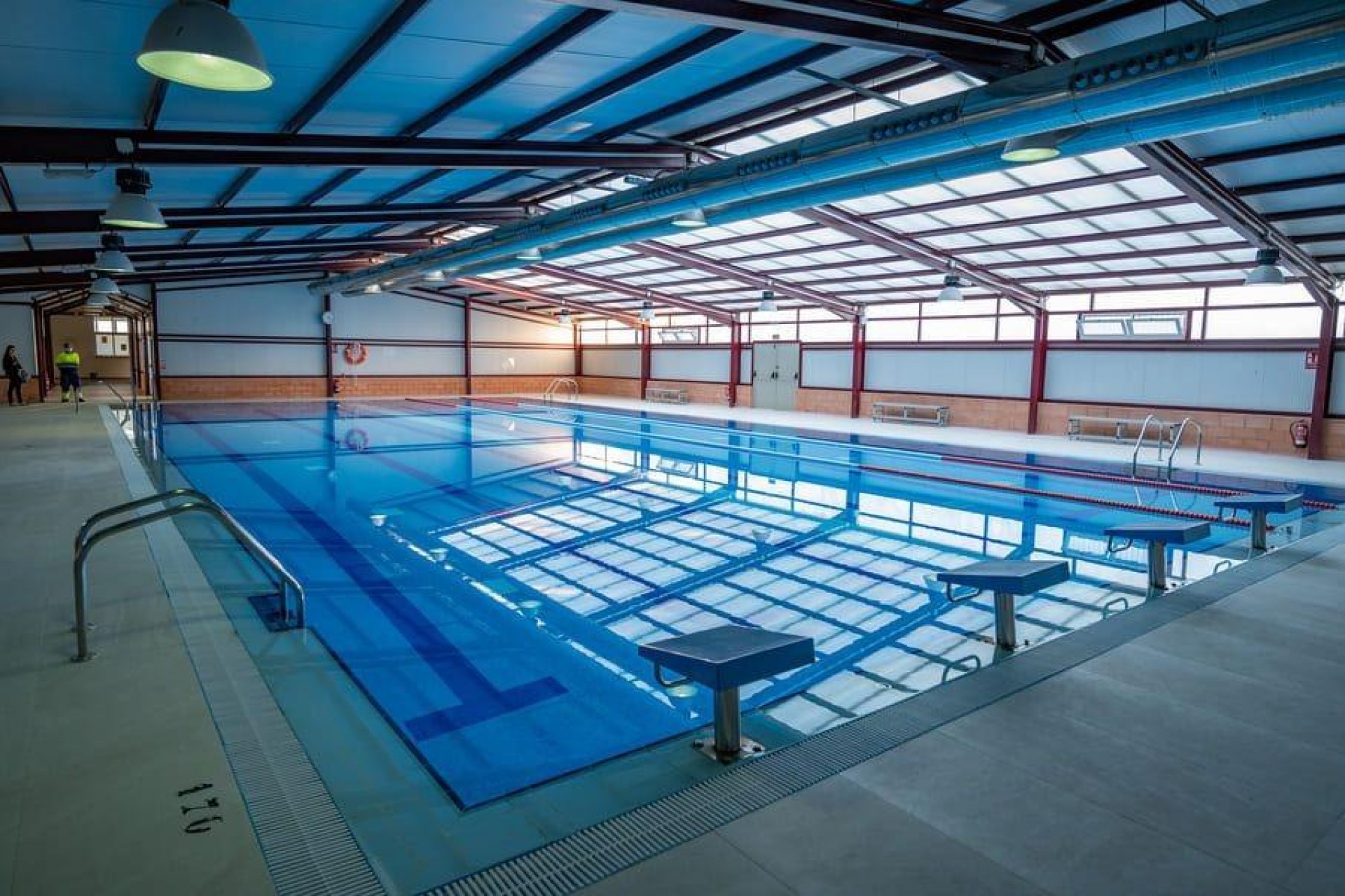 Nowy budynek - Daszek - Bigastro - pueblo