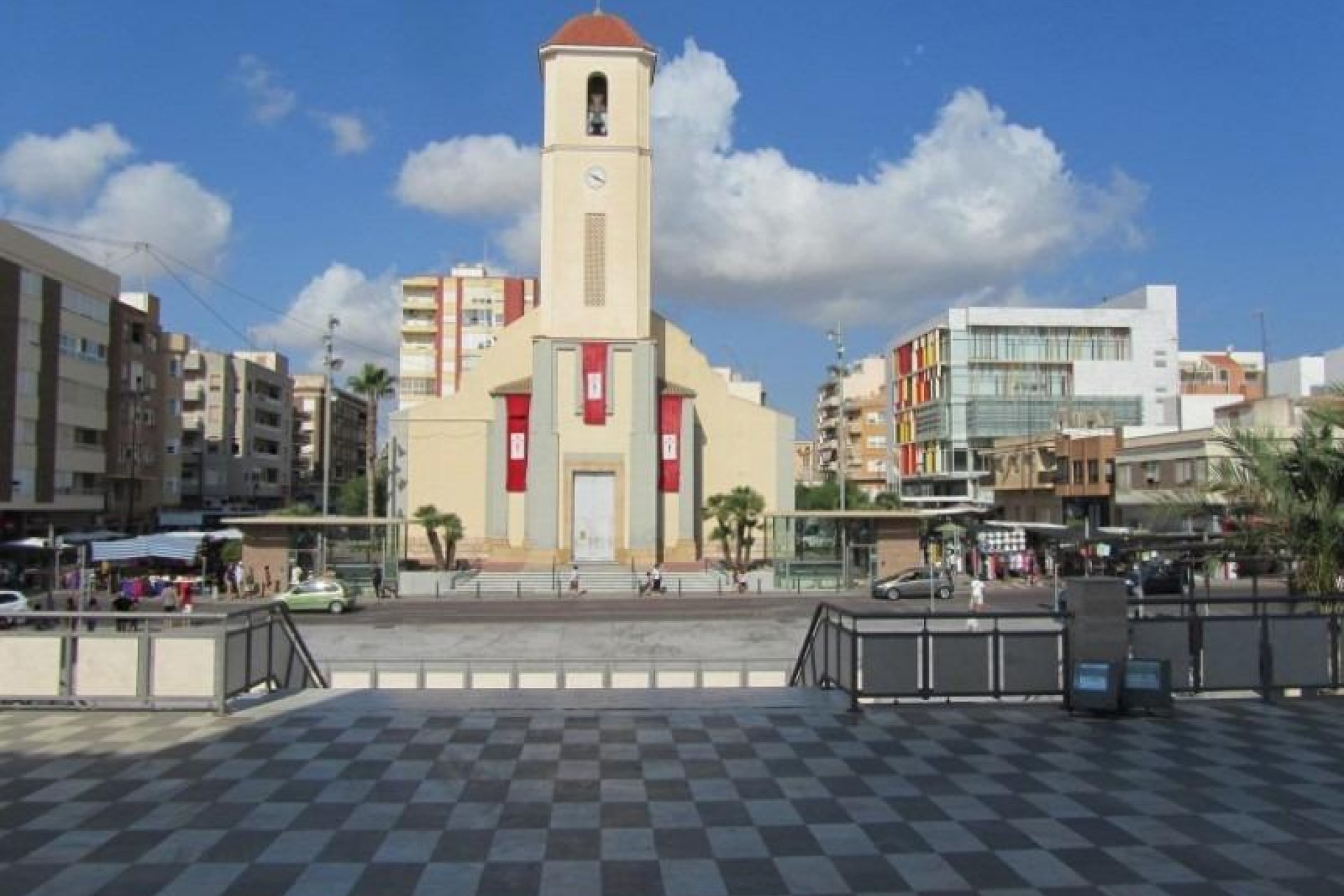 Nowy budynek - Daszek - Guardamar del Segura - Pueblo