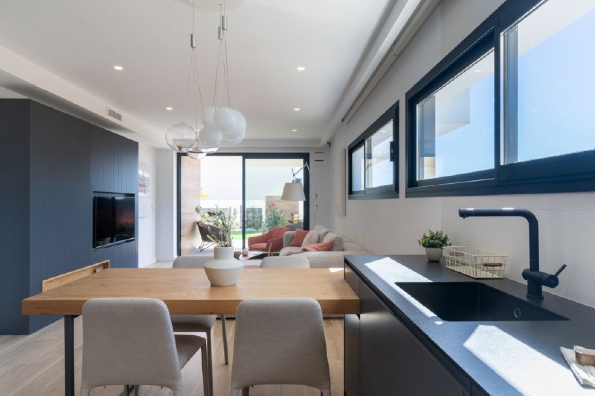 Nowy budynek - Ground floors - Benitachell - Calle Pinazo s/n