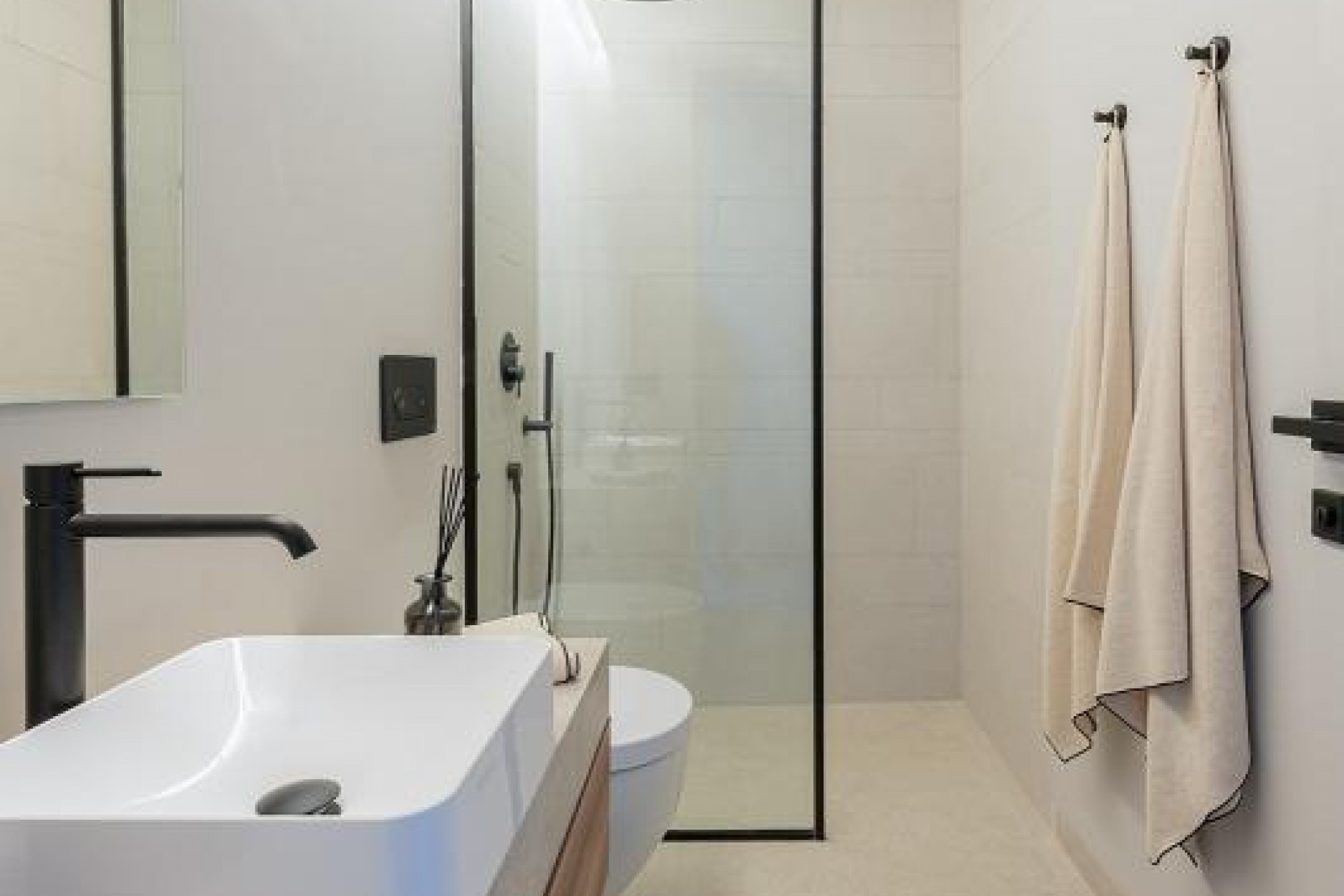 Nowy budynek - Ground floors - Santa Cruz de Tenerife