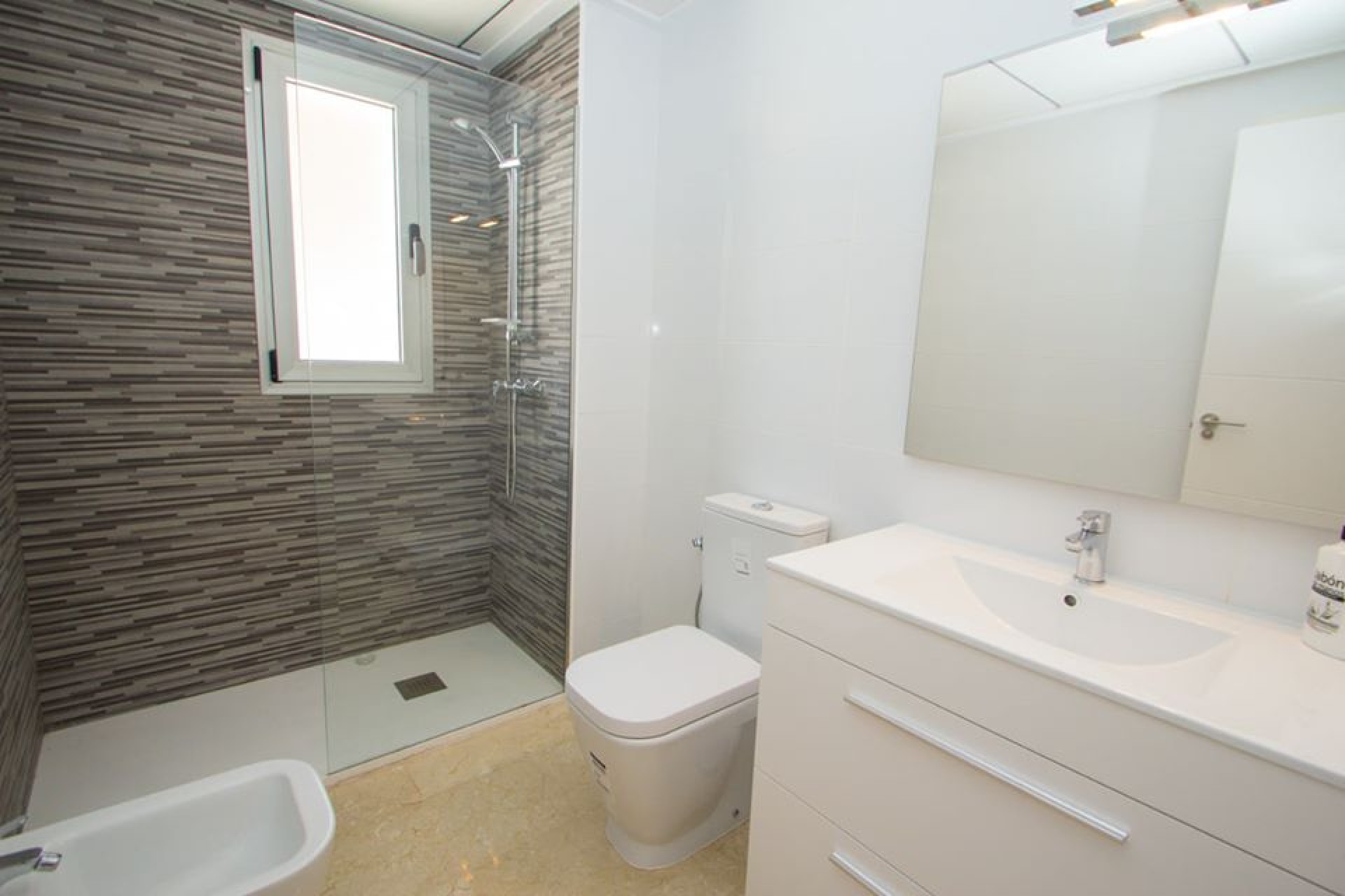 Obra nueva - Apartment - Res. Las Filipinas